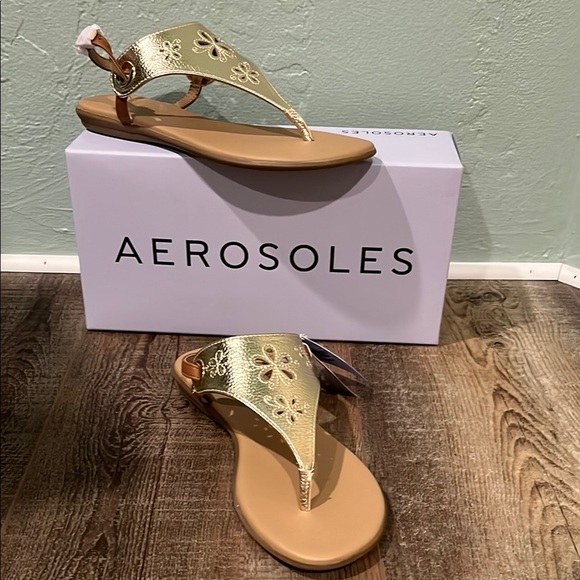 AEROSOLES Shoes - Aerosoles Gold Sandals SZ. 8.5